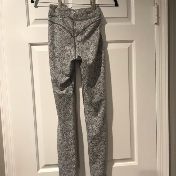 Gymshark gray Fleur leggings - Picture 3 of 5